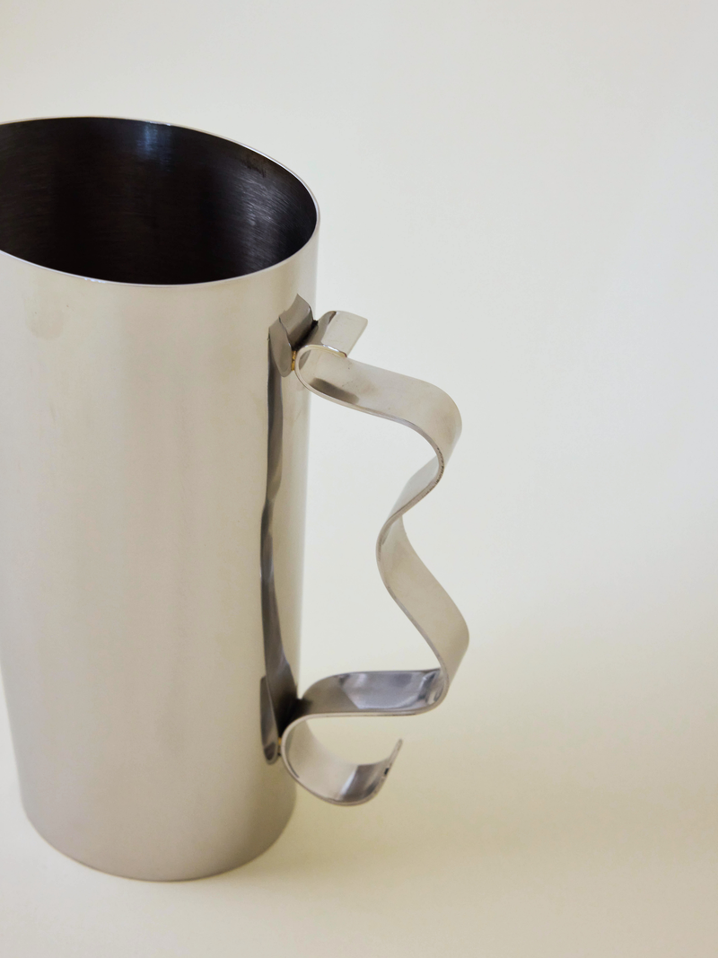 Squiggle Pitcher