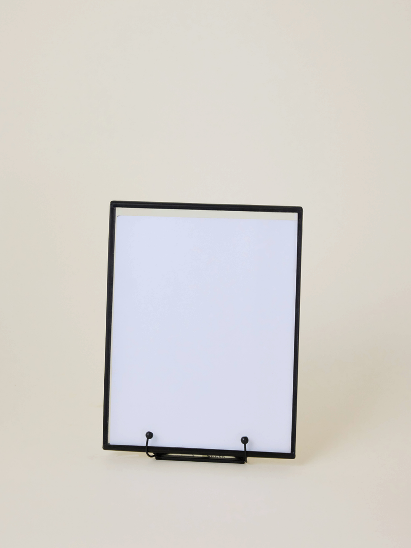 Vera Easel Frame
