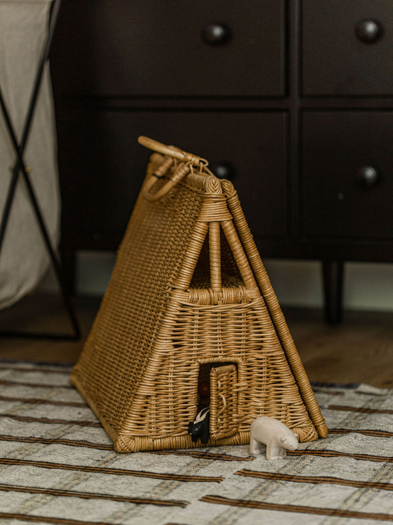  "Braided A-House Dollhouse and Bag - Handwoven Rattan, Natural Color, CE-Tested for Kids 3+, Versatile and Customizable Compartments, Architectural Play, Dimensions: W: 11.42 x H: 14.17 x D: 17.72 in (Open: H: 36 x W: 63 x L: 45 cm), Easy Care with Damp Cloth"