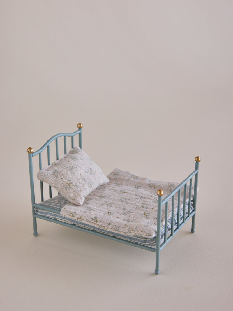 Mobler Vintage Bed