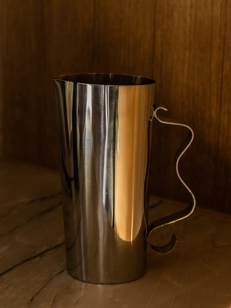 Squiggle Pitcher
