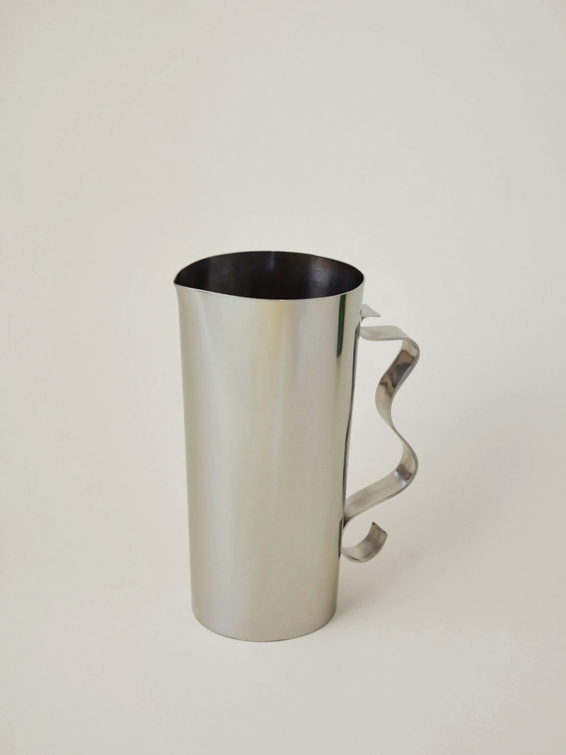 Squiggle Pitcher