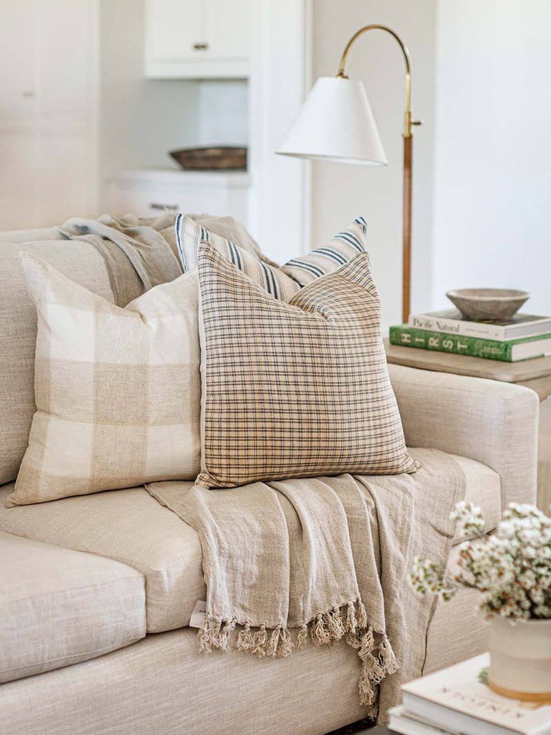 Neve Pillow